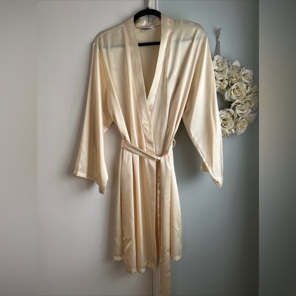 Binding Robe Jones New York | Intimates & Sleepwear | Vintage Jones New York Light ...